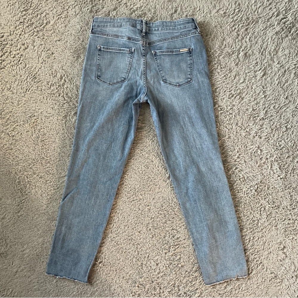White House Black Market Women's Jeans The Girlfriend Sz 6 Light Wash Distressed - Picture 9 of 10